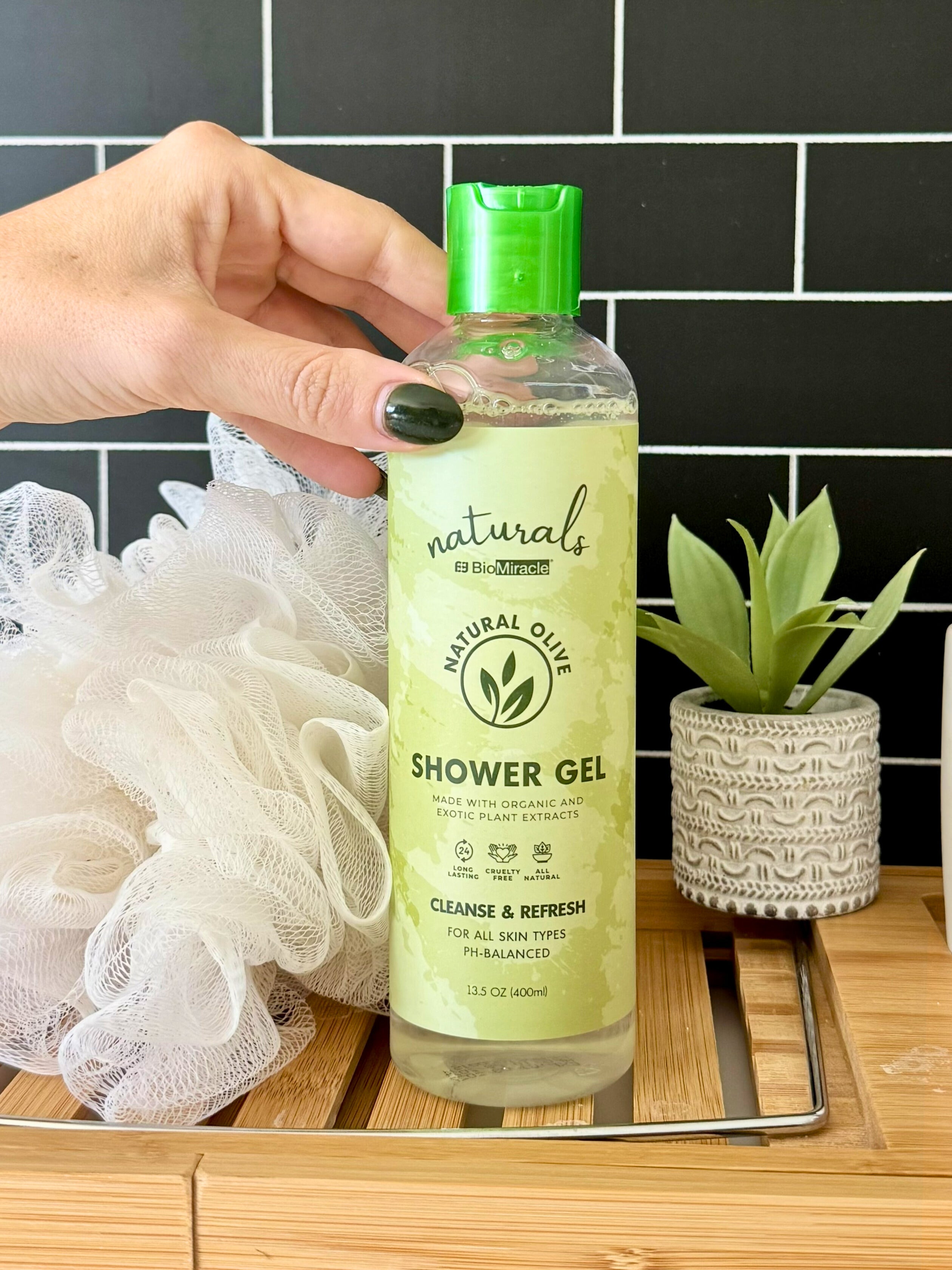 Shower Gel Made with Organic and Exotic Plant Extracts